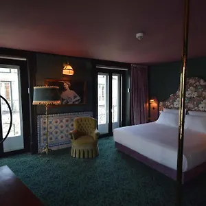  Guest house Pensao Madam's